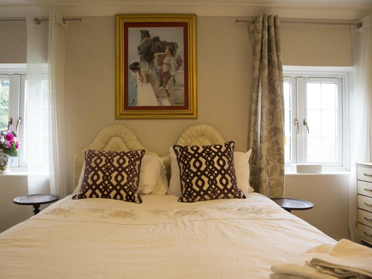 OYO Vale Lodge Windsor Buitenkant foto