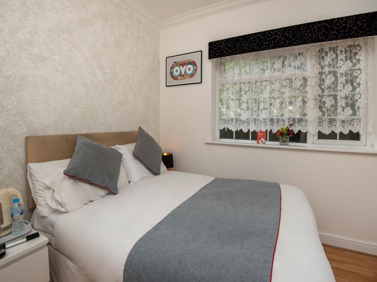 OYO Vale Lodge Windsor Buitenkant foto