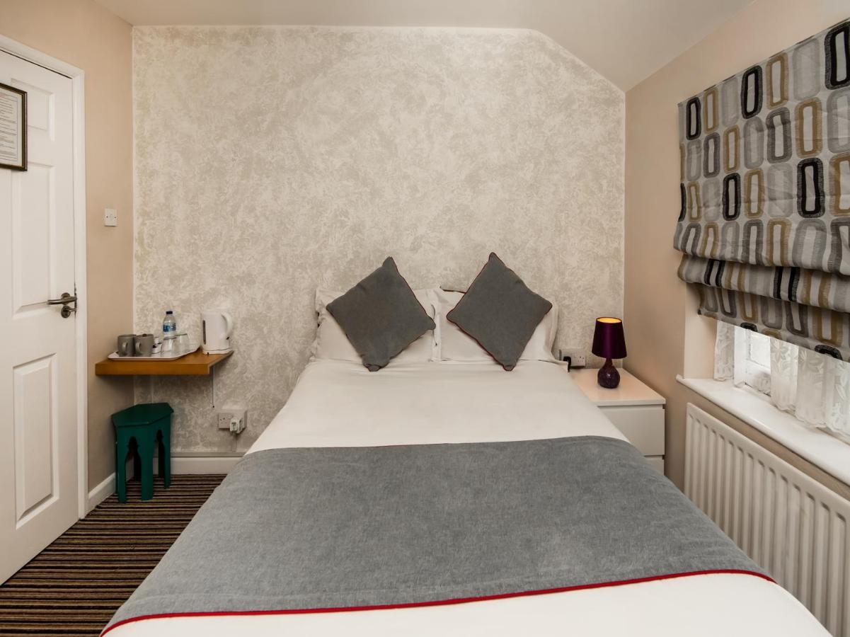 OYO Vale Lodge Windsor Buitenkant foto