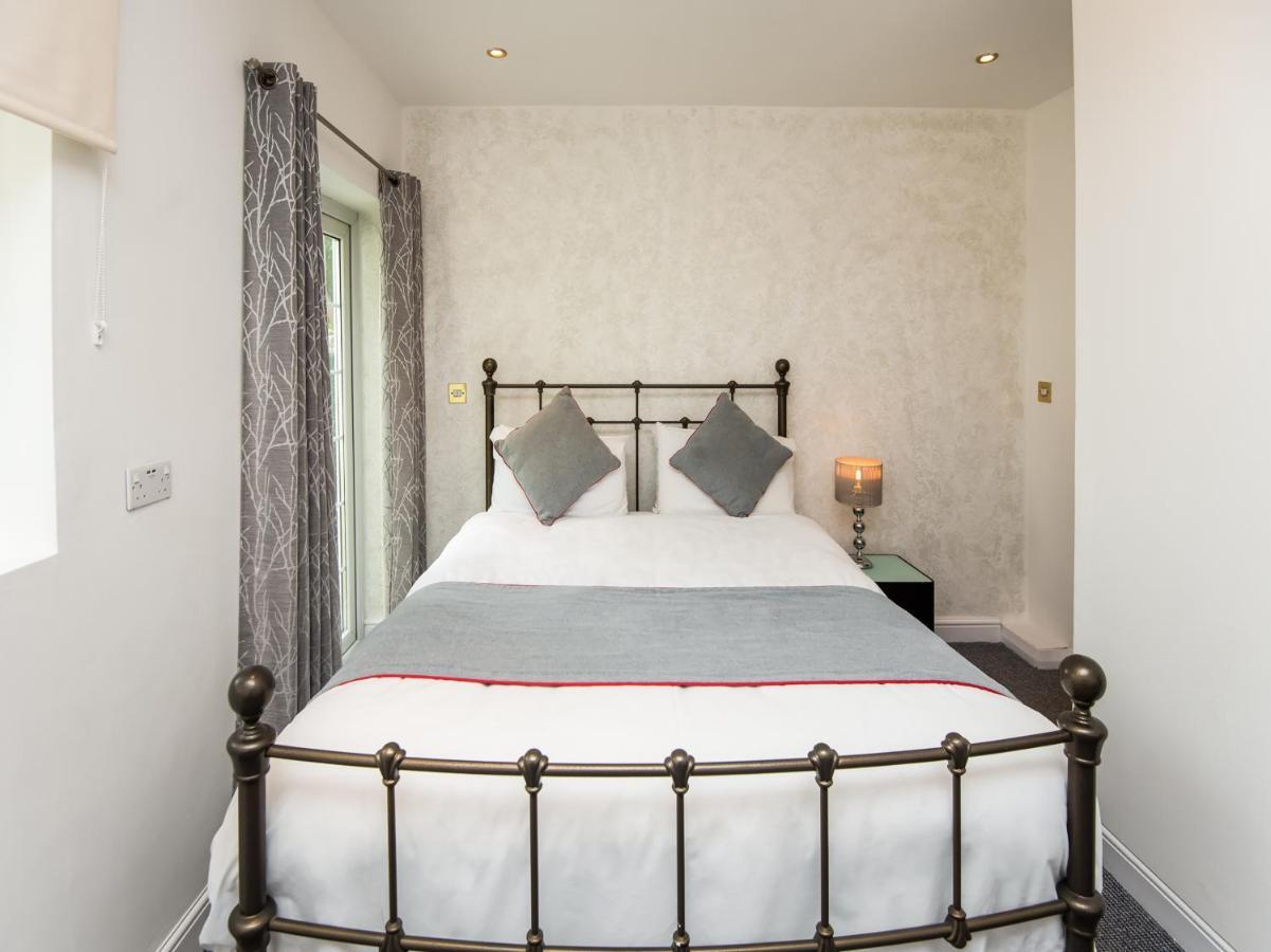 OYO Vale Lodge Windsor Buitenkant foto