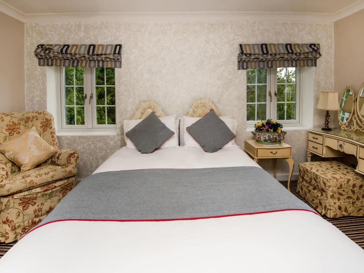 OYO Vale Lodge Windsor Buitenkant foto
