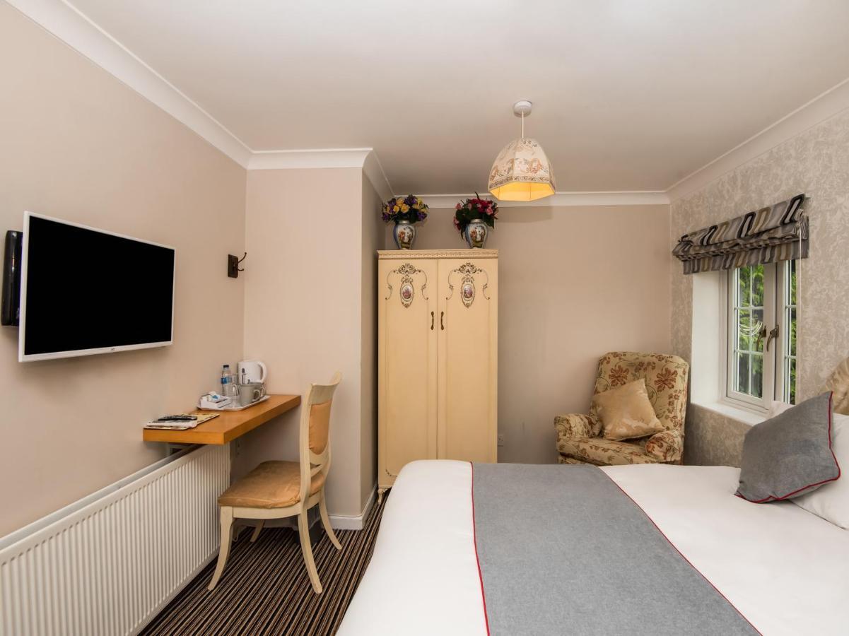 OYO Vale Lodge Windsor Buitenkant foto
