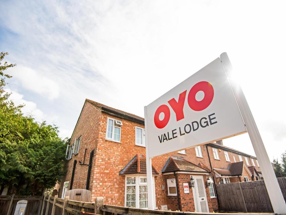 OYO Vale Lodge Windsor Buitenkant foto