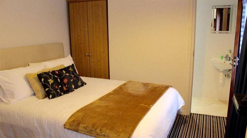 OYO Vale Lodge Windsor Buitenkant foto
