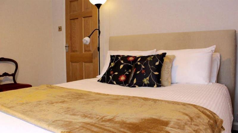 OYO Vale Lodge Windsor Buitenkant foto